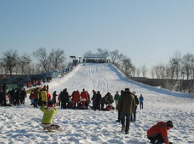 河北石家莊平山巨龜苑景區(qū)冰雪樂園